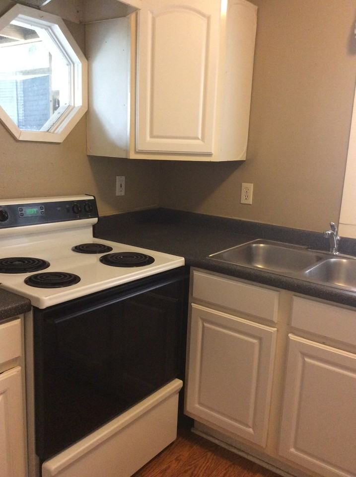 156 Short St - Photo 3 of 10