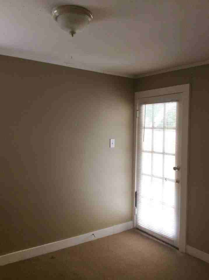 156 Short St - Photo 5 of 10