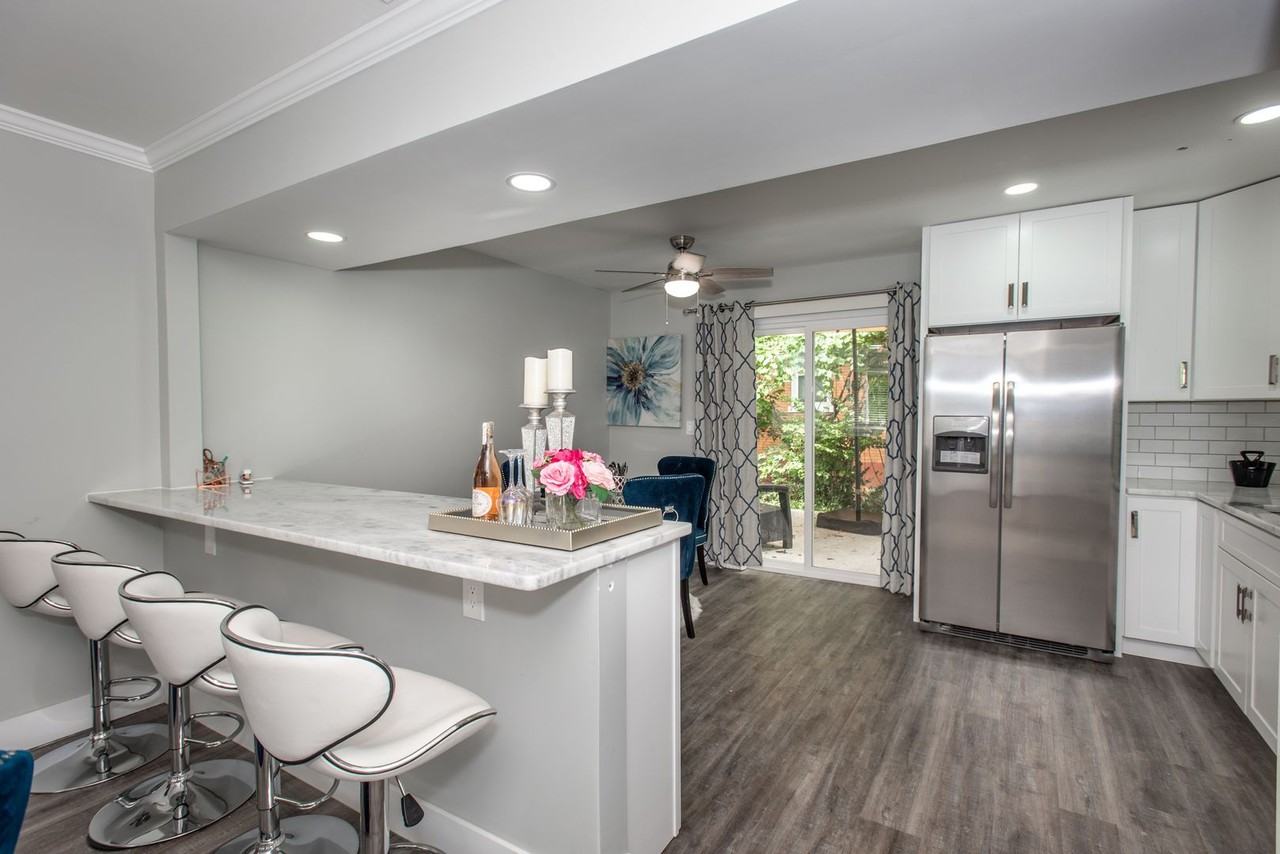 262 Irwin Pl - Photo 4 of 10