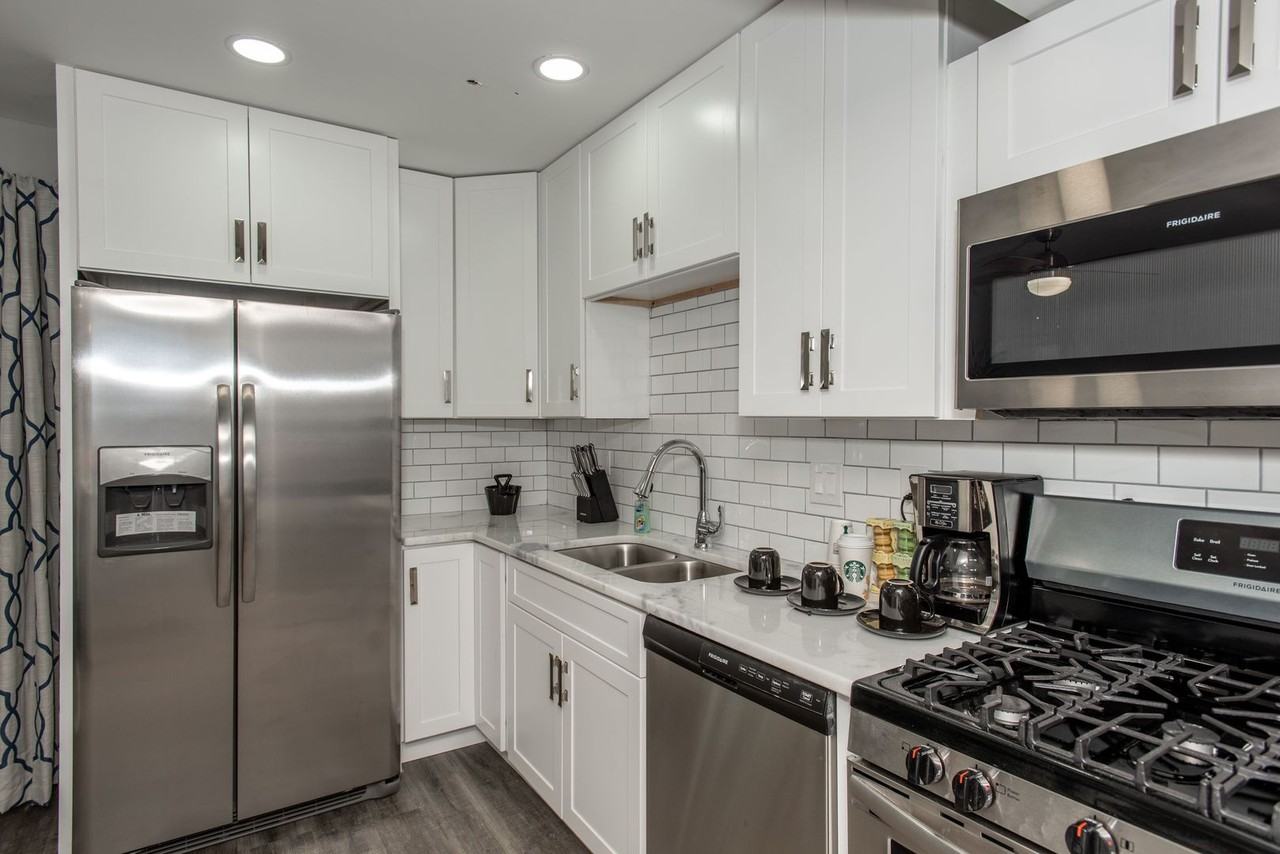 262 Irwin Pl - Photo 5 of 10