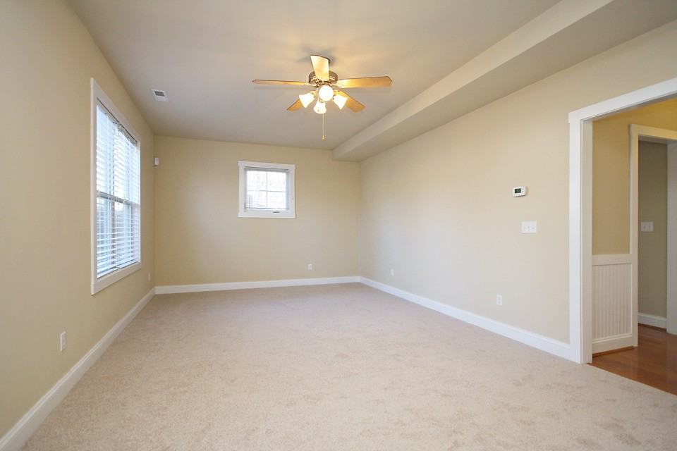 372 Joliet Ct - Photo 6 of 13