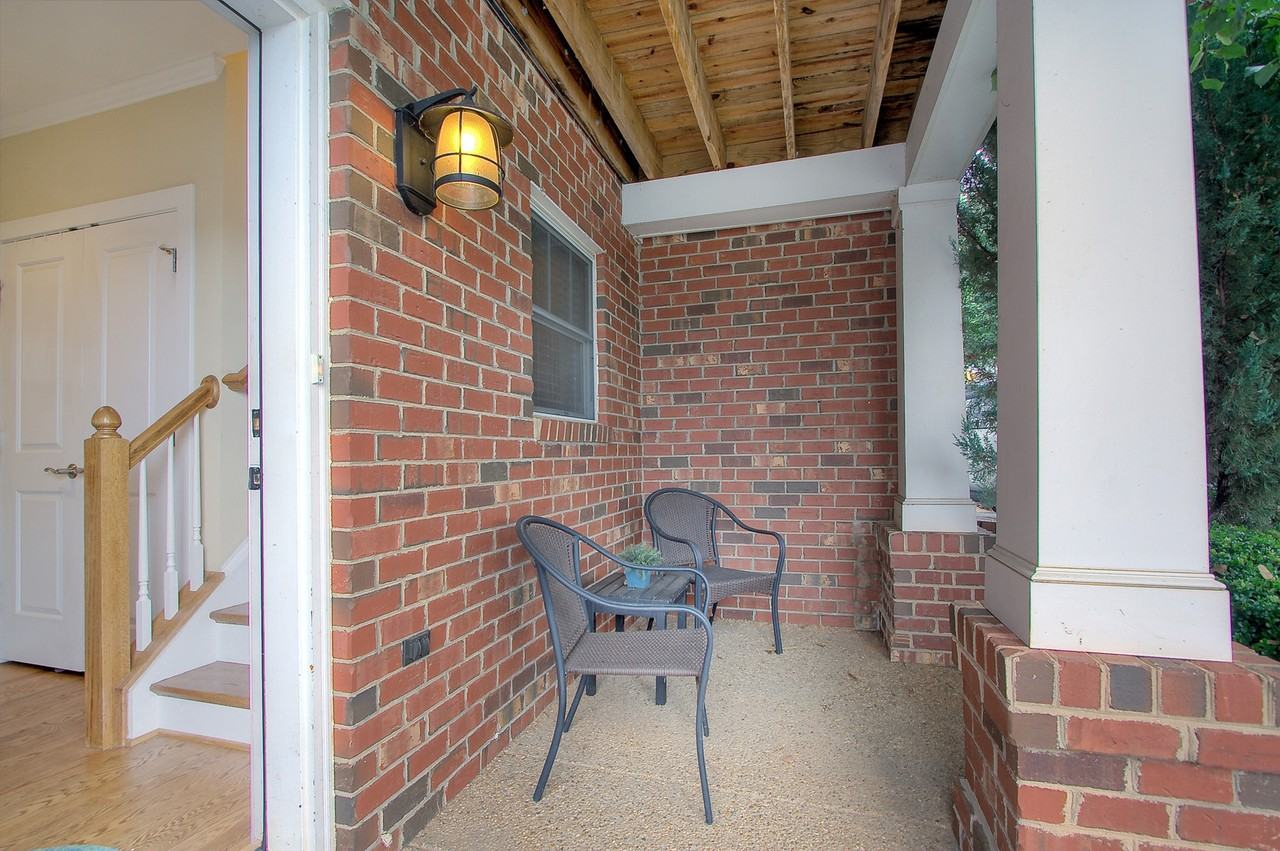 215 Brookwood Dr - Photo 2 of 25