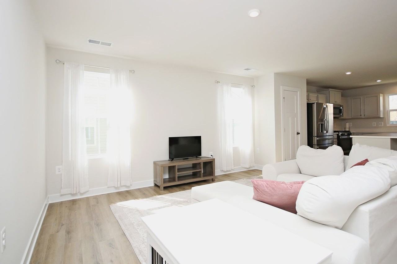 127 Virginia Ave - Photo 3 of 23