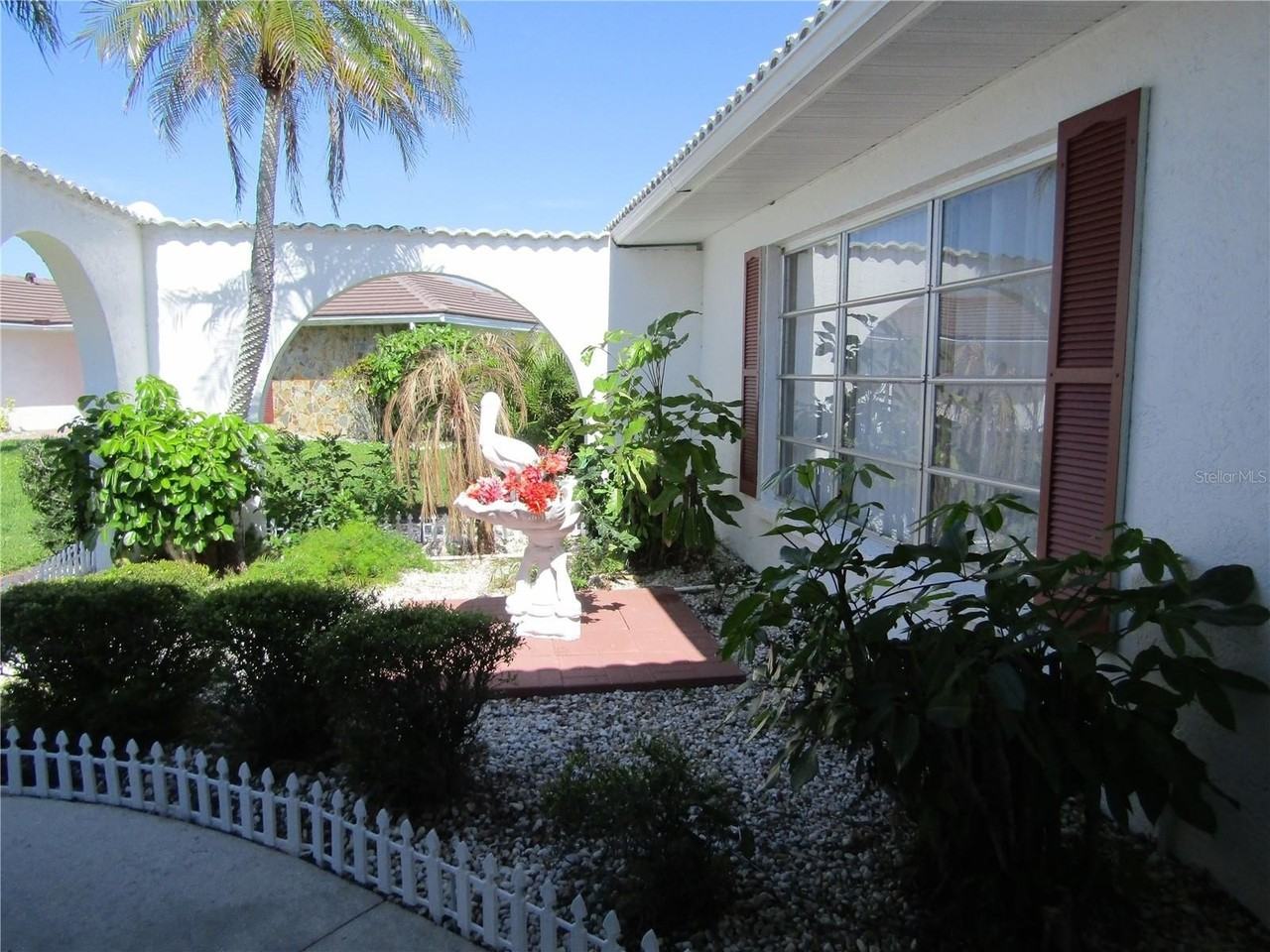 1608 Lilliput Ct - Photo 3 of 26