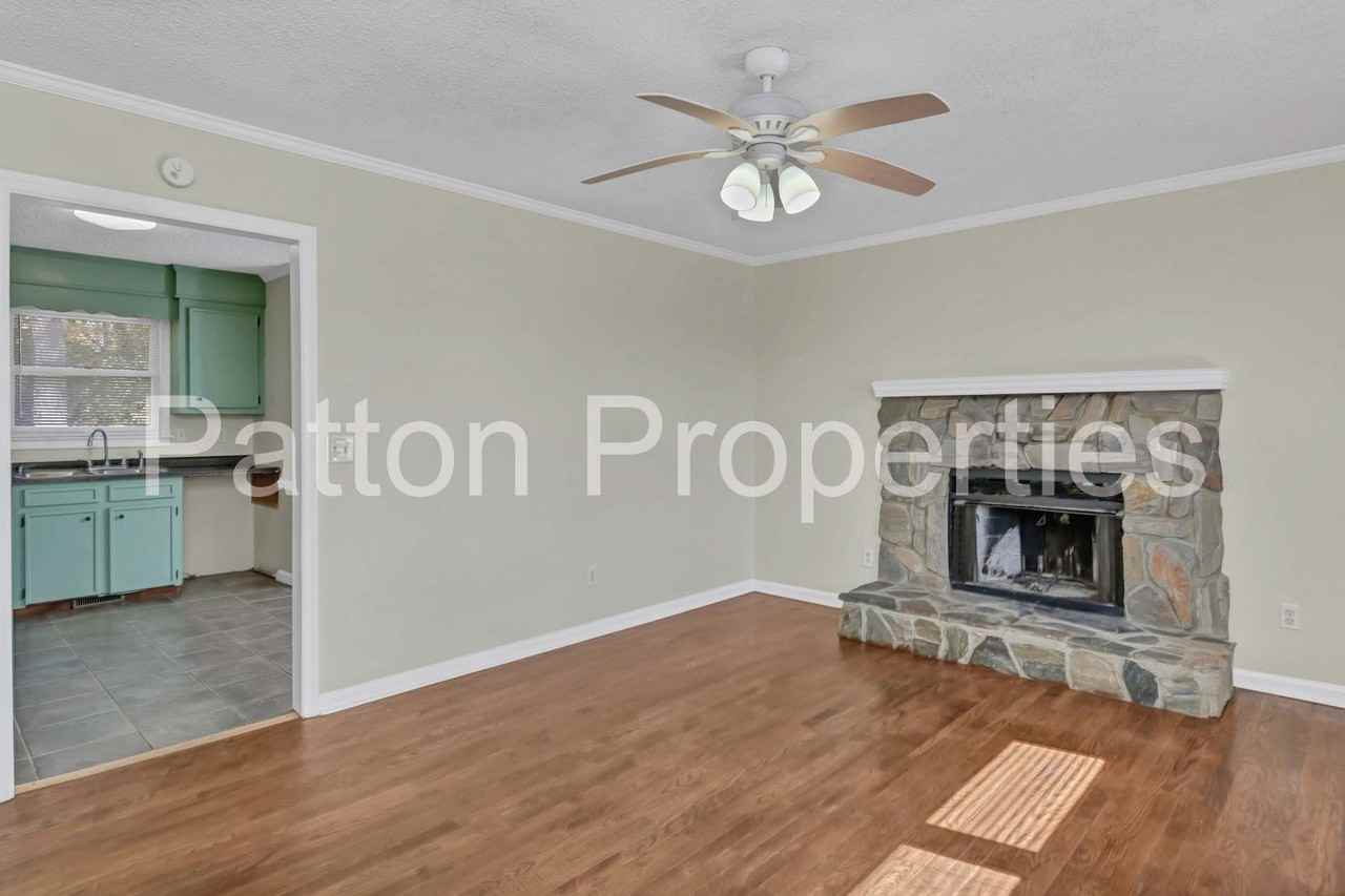 1105 Lake Shire Dr - Photo 5 of 22