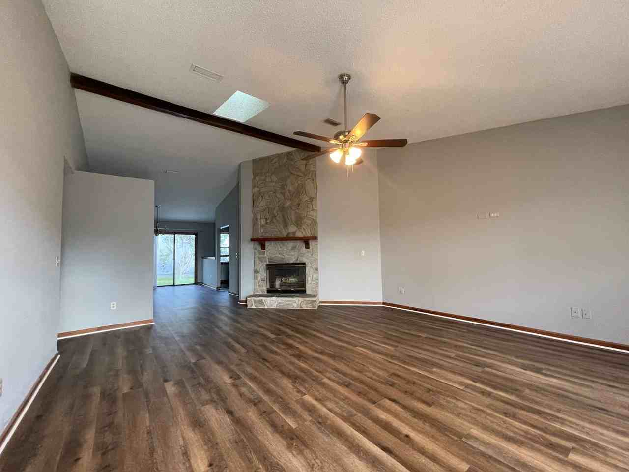 13326 Currituck Dr N - Photo 3 of 12