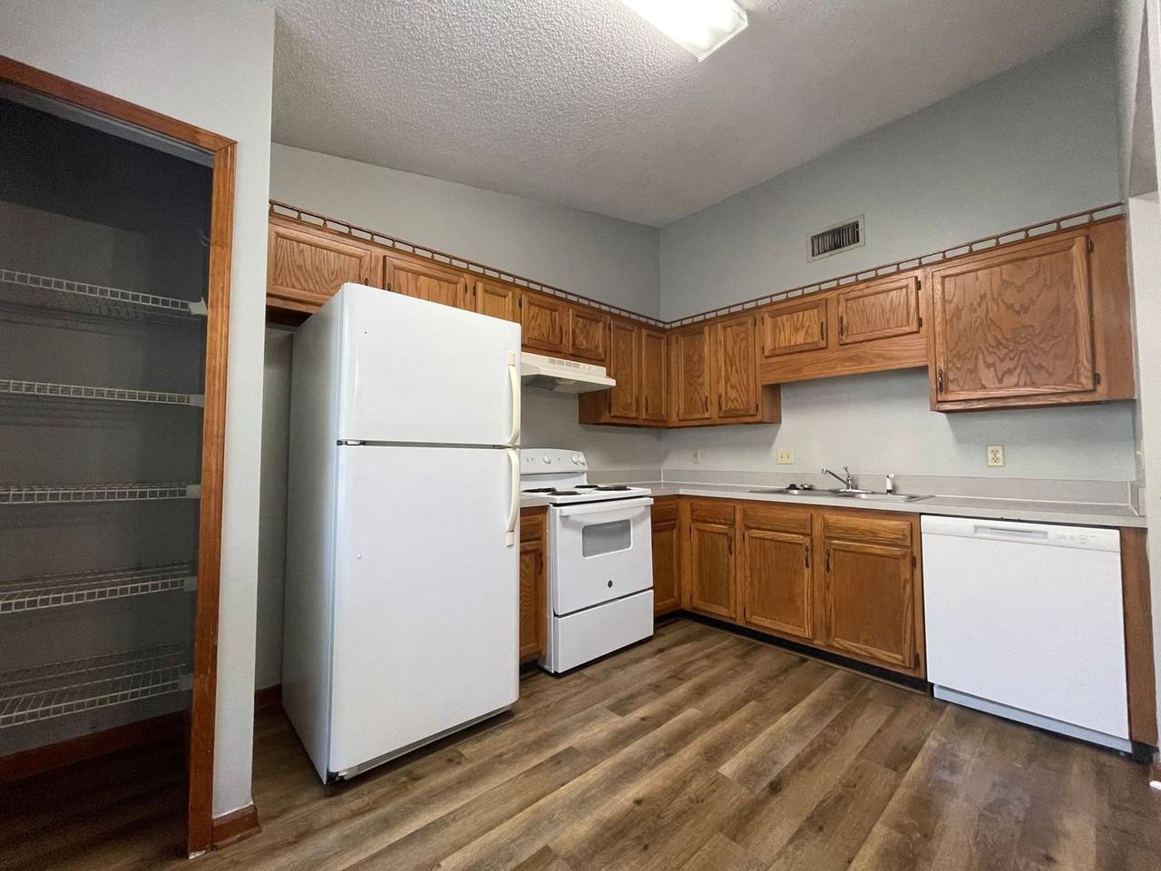 13326 Currituck Dr N - Photo 4 of 12