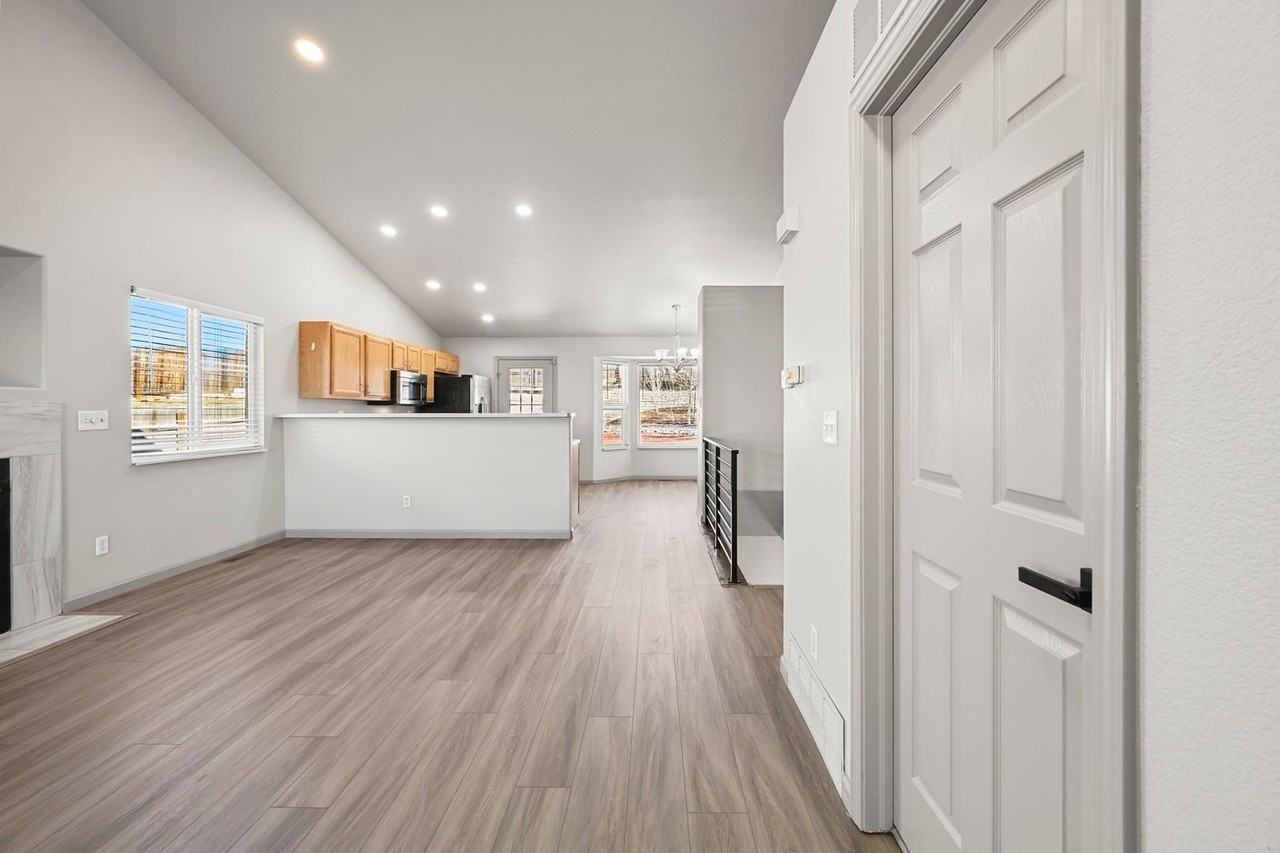 5540 Almont Ave - Photo 3 of 28