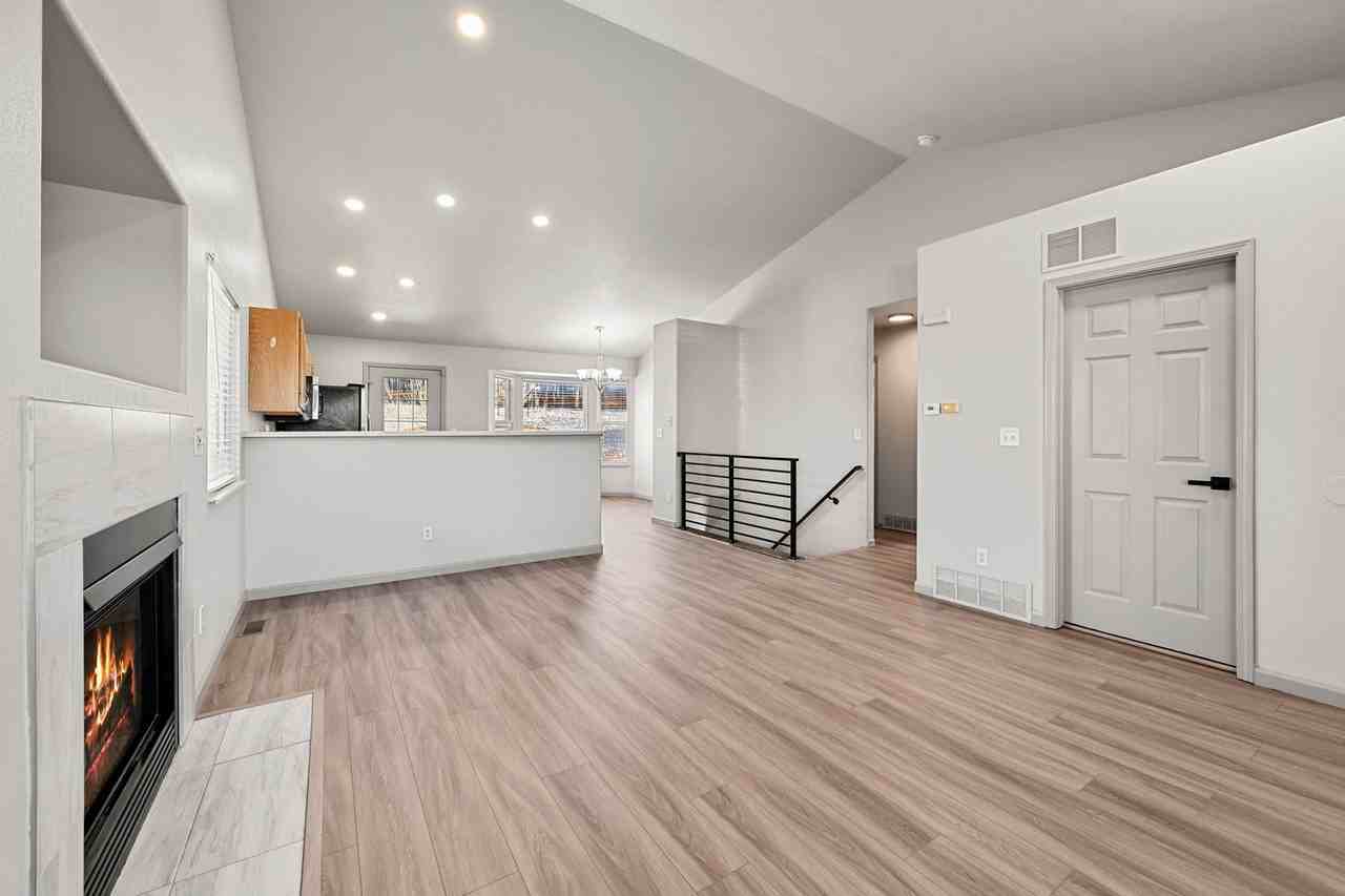 5540 Almont Ave - Photo 4 of 28