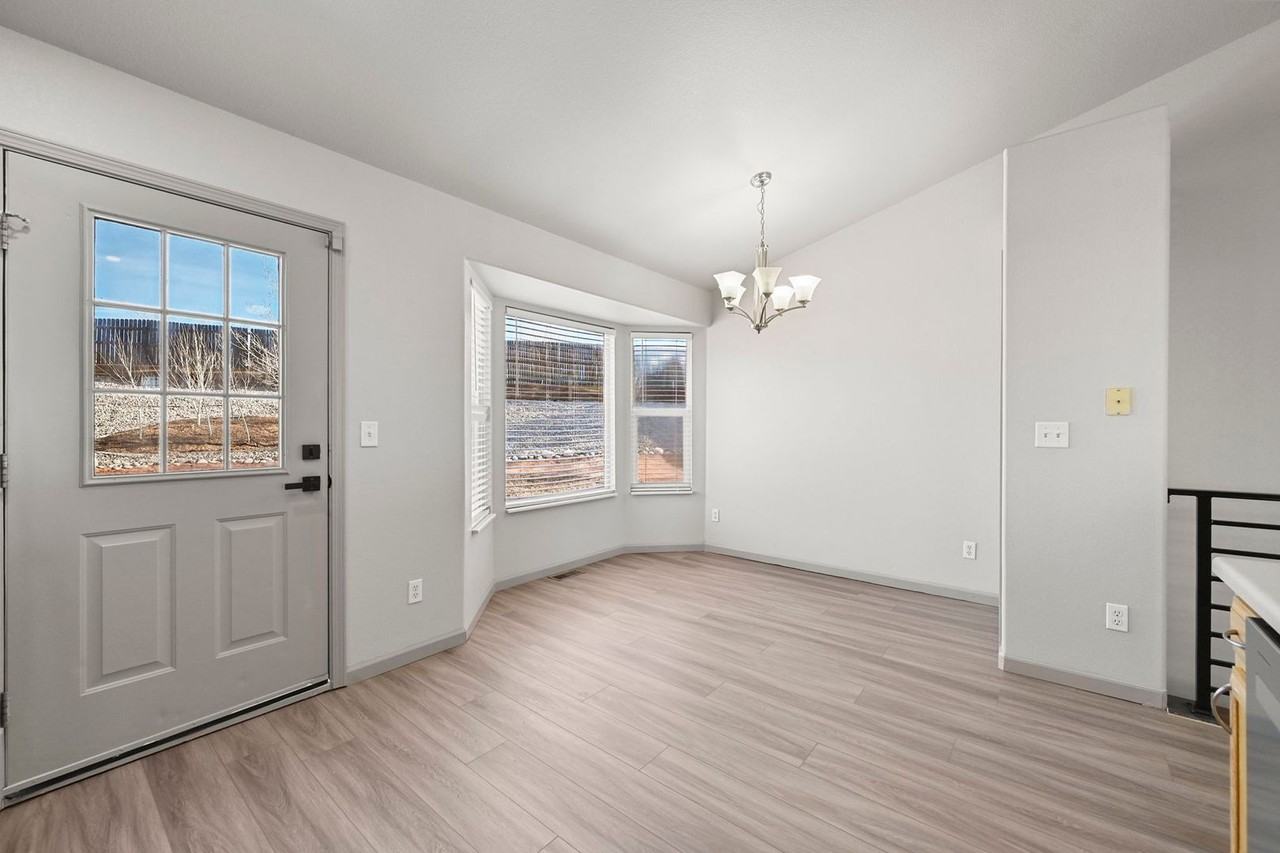 5540 Almont Ave - Photo 5 of 28