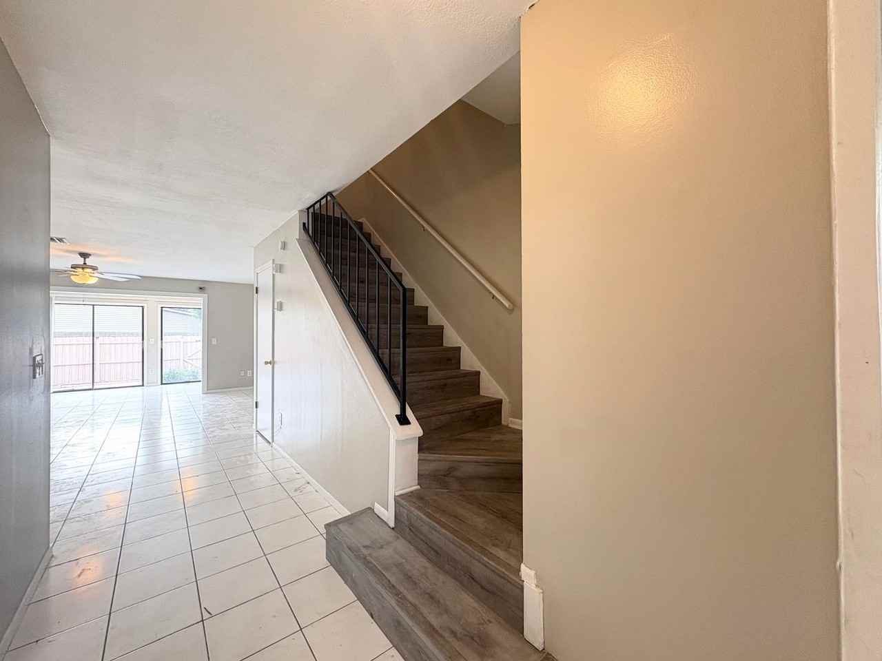 2977 Lowell Ct - Photo 2 of 12