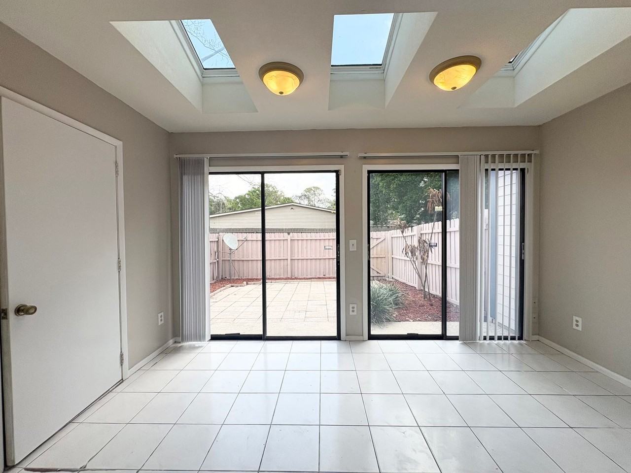 2977 Lowell Ct - Photo 7 of 12