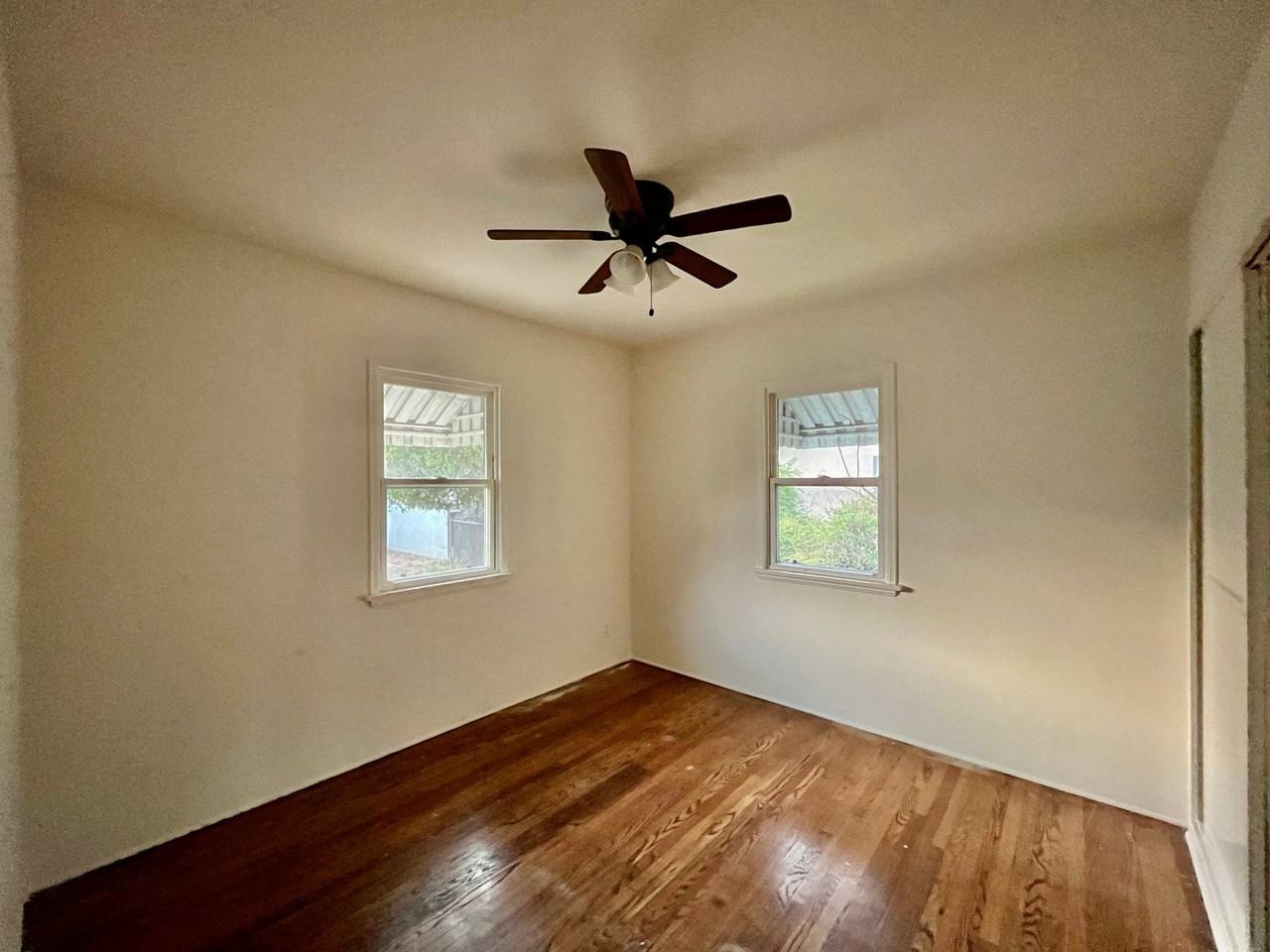 6103 Case Ave - Photo 4 of 18