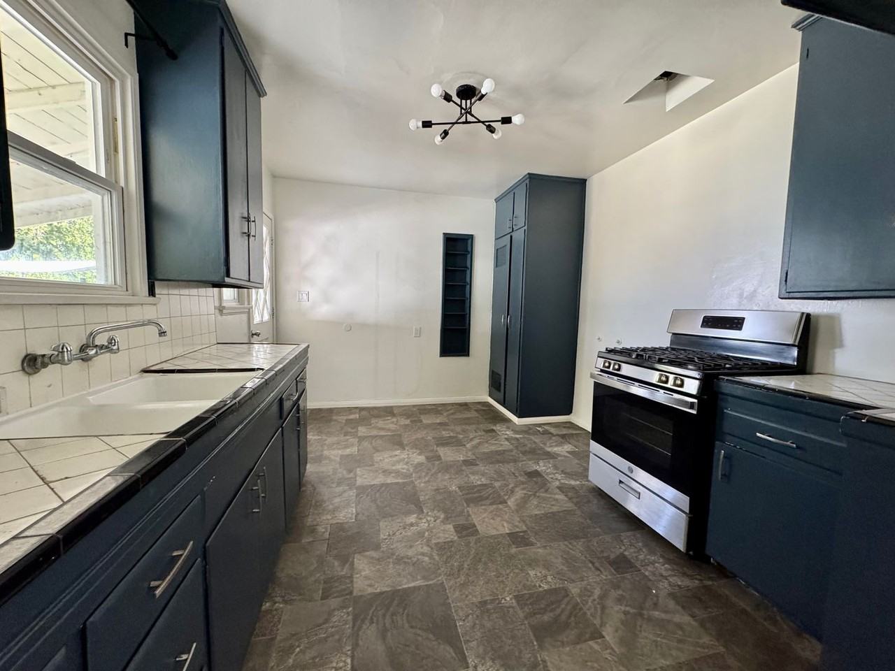 6103 Case Ave - Photo 6 of 18