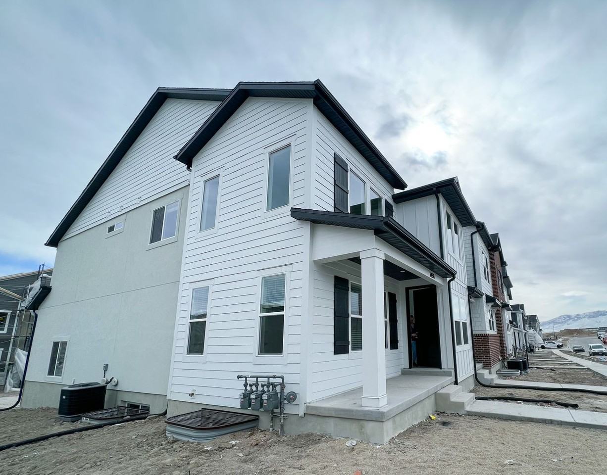 1496 N Sage Dr - Photo 2 of 27