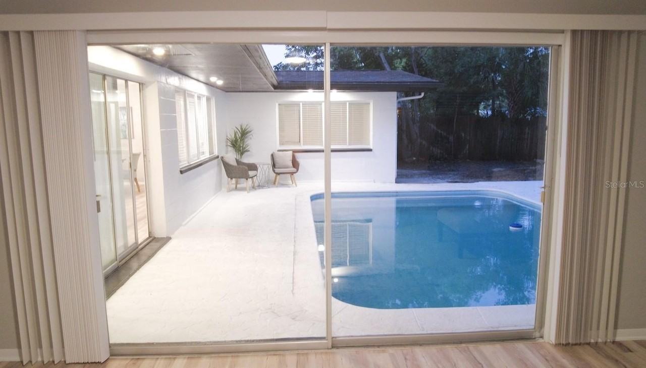 405 Shore Dr E - Photo 6 of 50