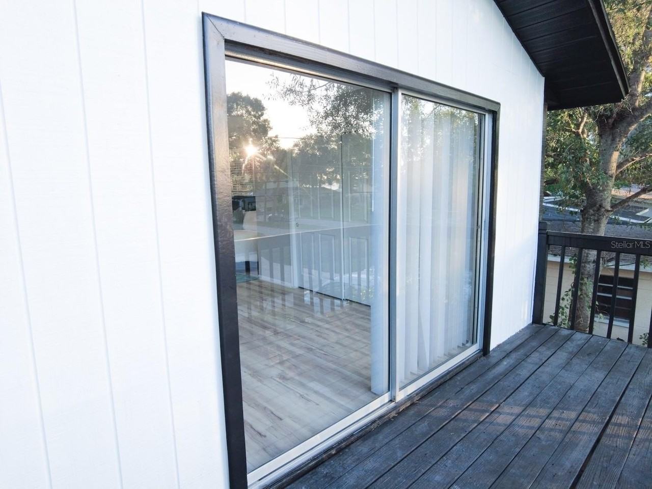 405 Shore Dr E - Photo 7 of 50