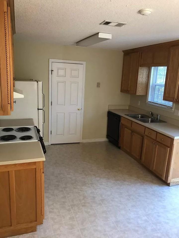 3000 Ginny Dr - Photo 2 of 5