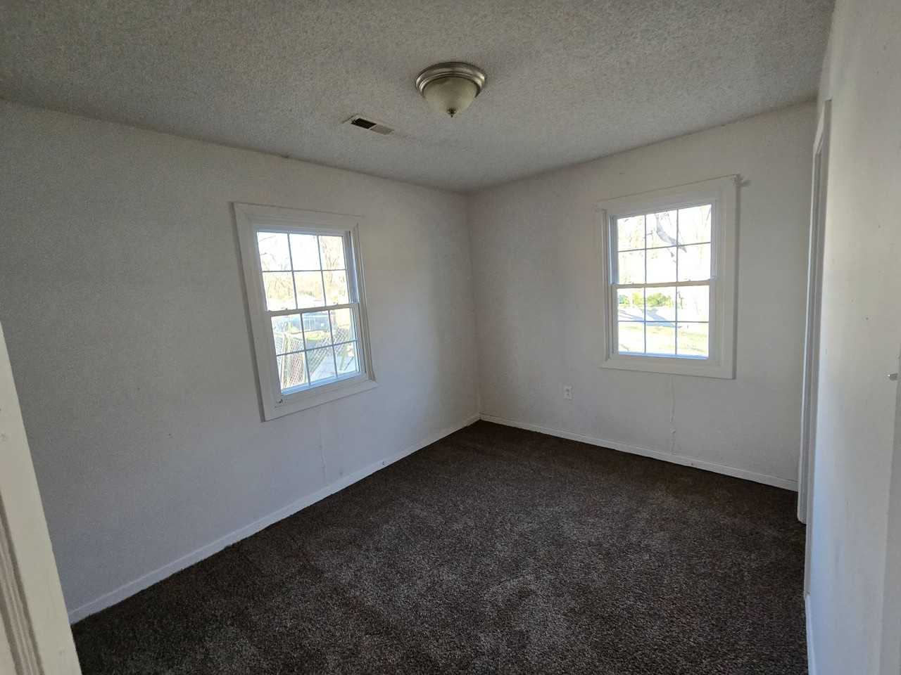 315 Se 34th St - Photo 5 of 9