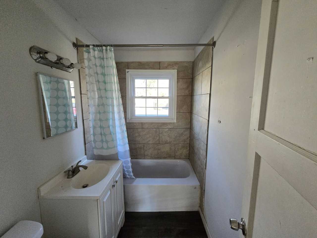 315 Se 34th St - Photo 6 of 9