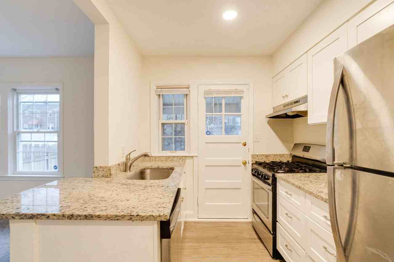 1809 Glen Ridge Rd - Photo 3 of 47