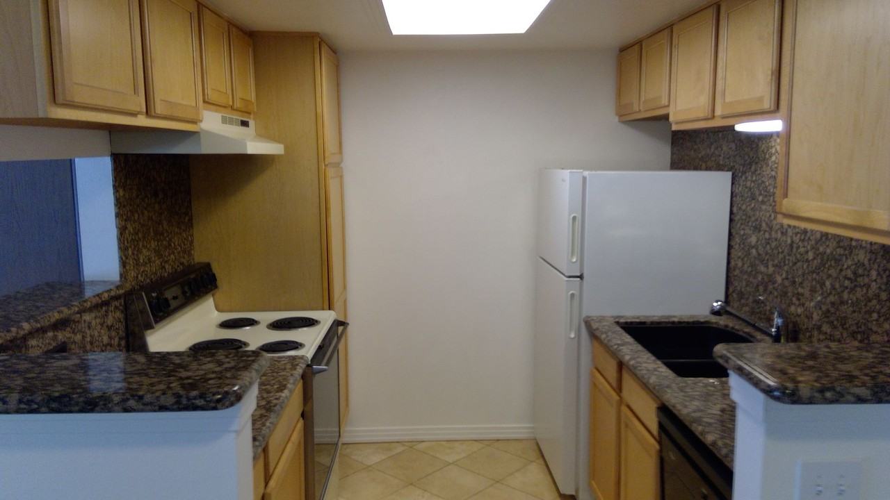 908 S Walden Way #103 - Photo 2 of 12