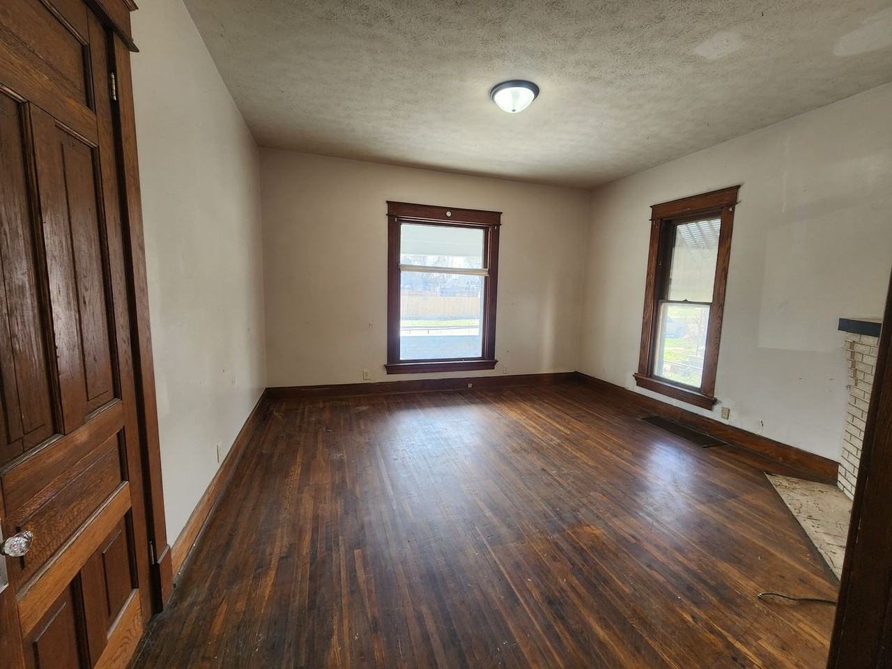 1018 6th Ave - Photo 2 of 16