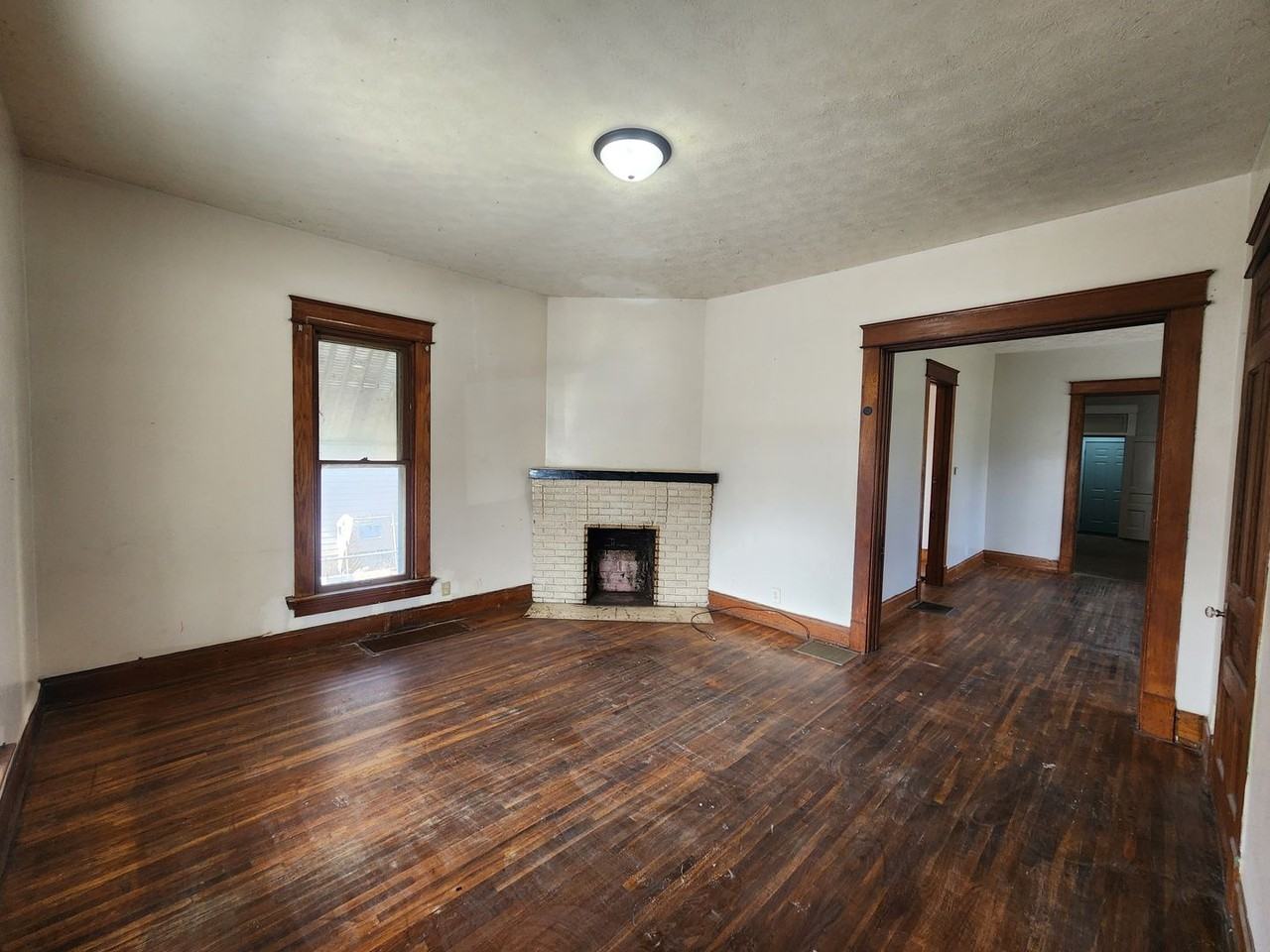 1018 6th Ave - Photo 4 of 16