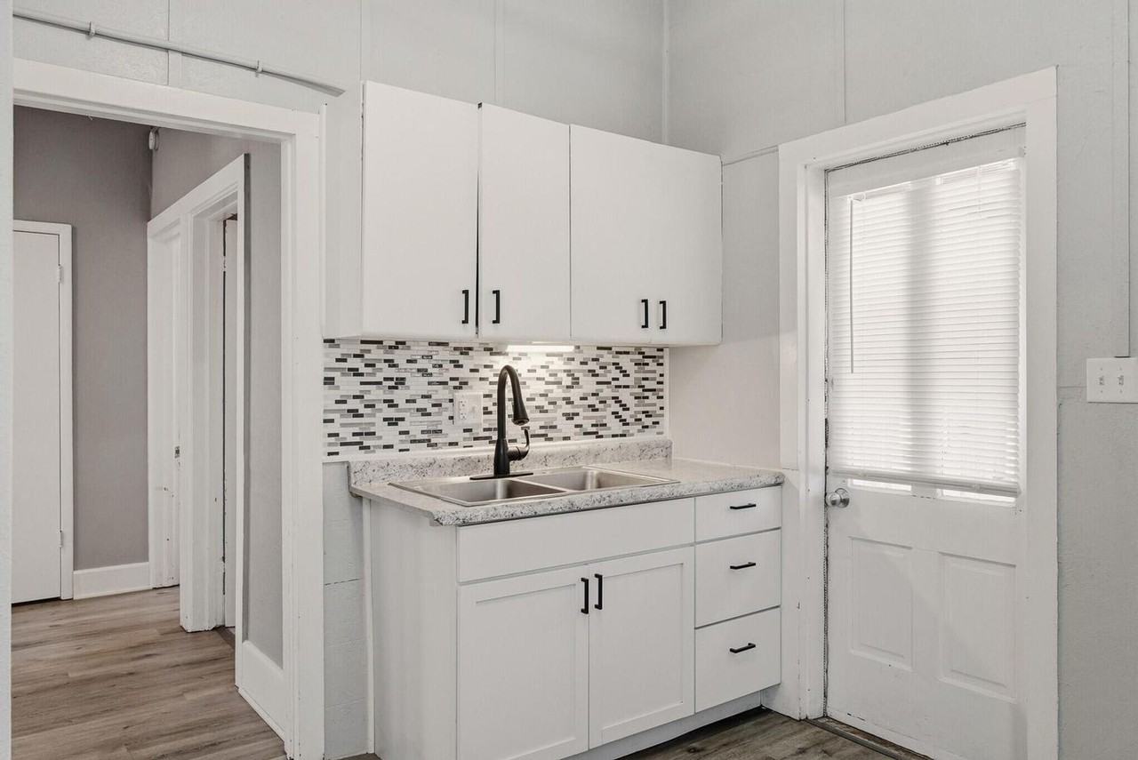 440 2nd Ave N - Photo 4 of 14