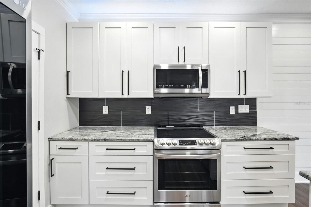 5304 Bay Club Cir - Photo 5 of 31