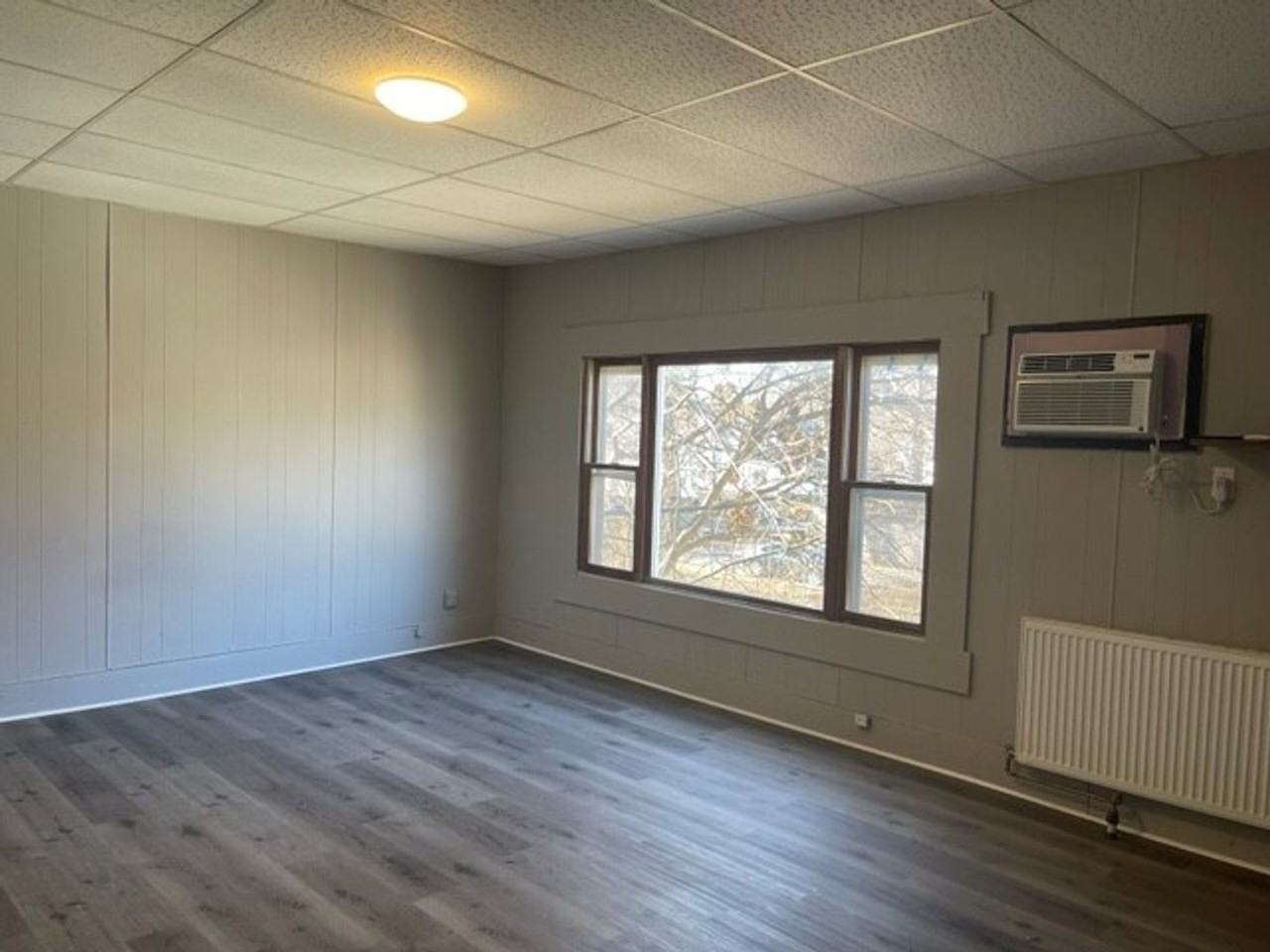 403 W Columbia Ave - Photo 2 of 4