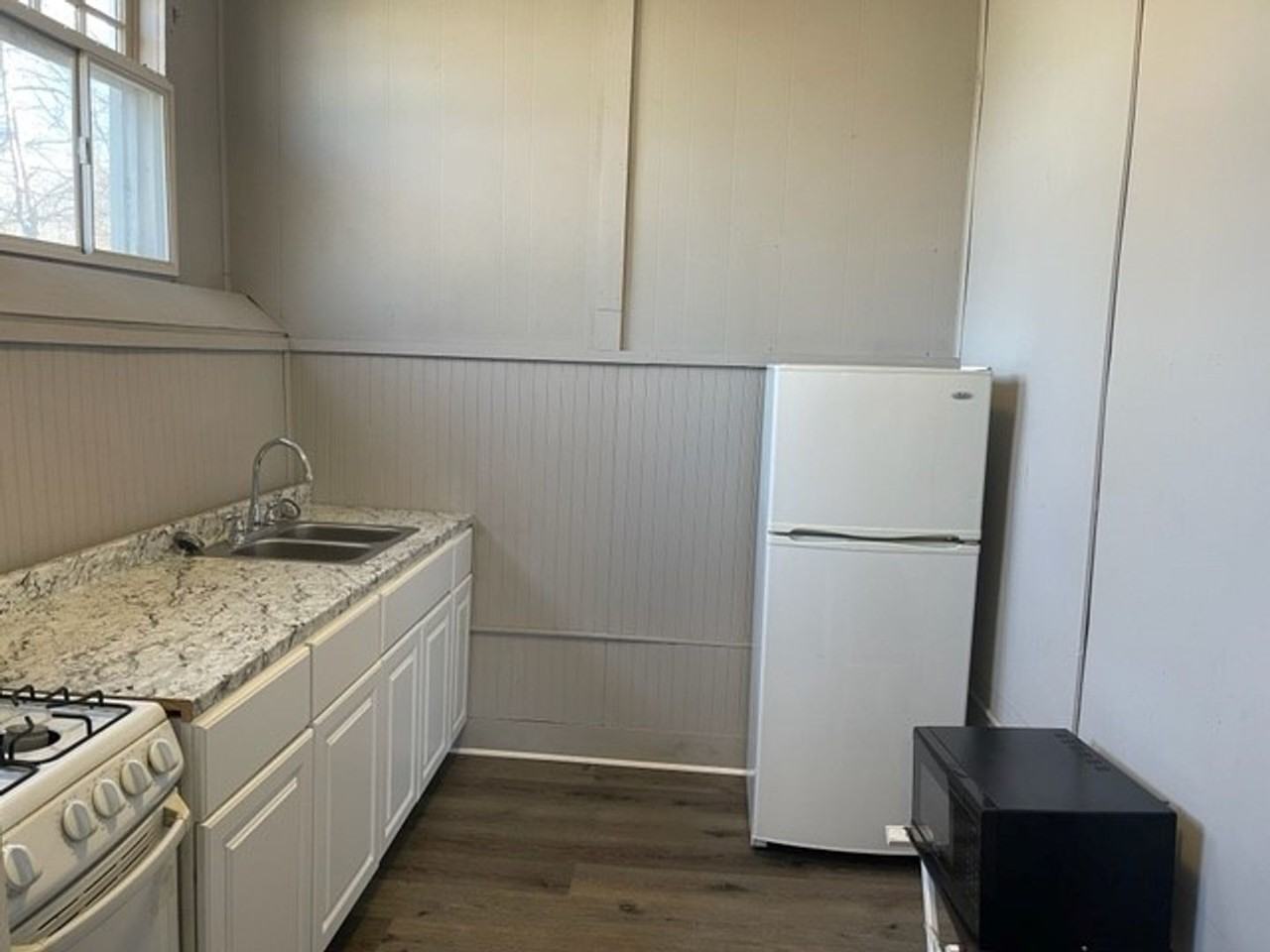 403 W Columbia Ave - Photo 3 of 4