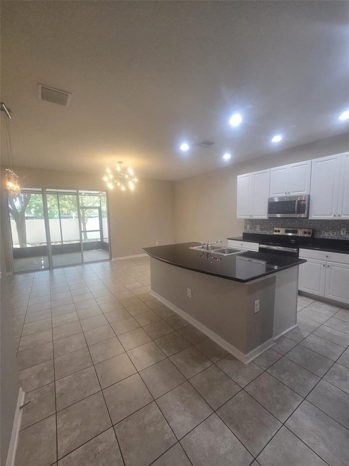 6978 Holly Heath Dr - Photo 6 of 37