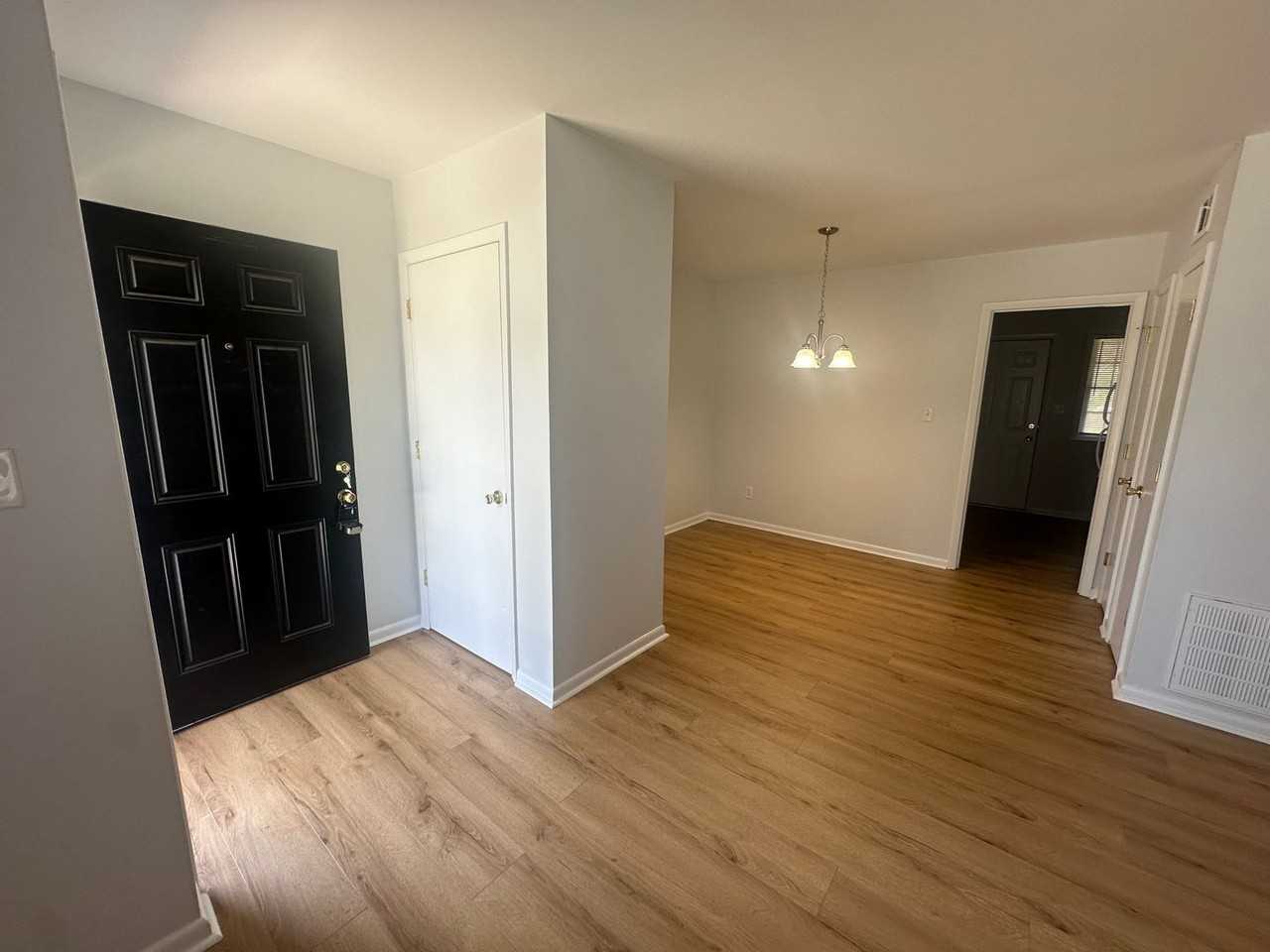 732 Montclair Dr - Photo 3 of 17