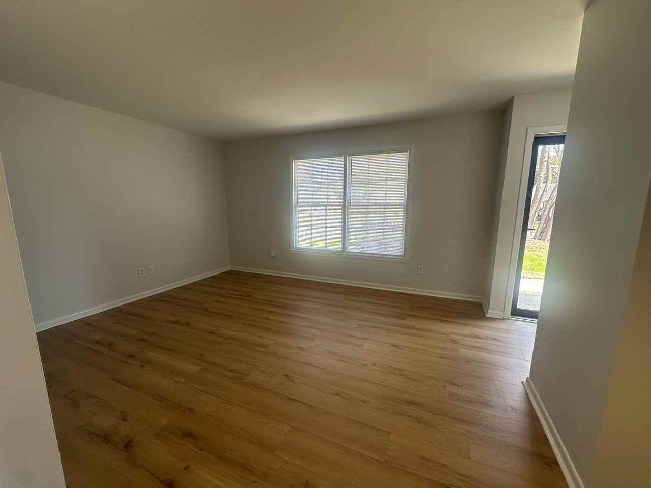 732 Montclair Dr - Photo 5 of 17