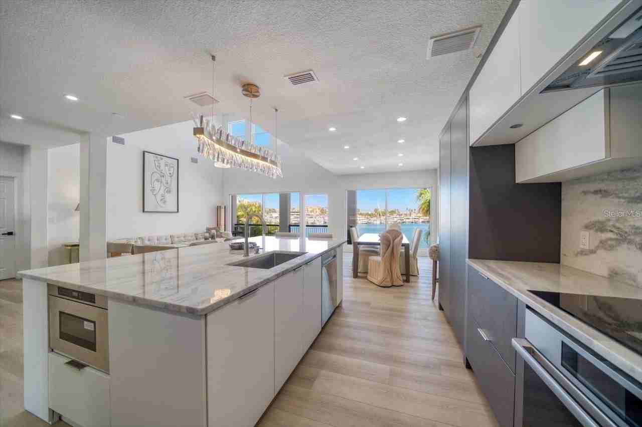 116 Devon Dr - Photo 3 of 50