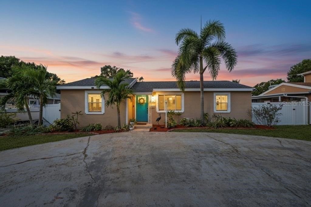 1334 59th St N - Photo 2 of 36