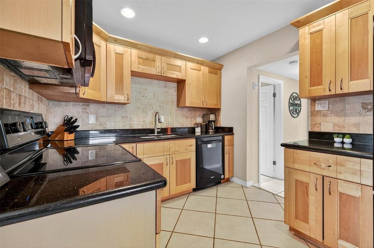 1334 59th St N - Photo 6 of 36