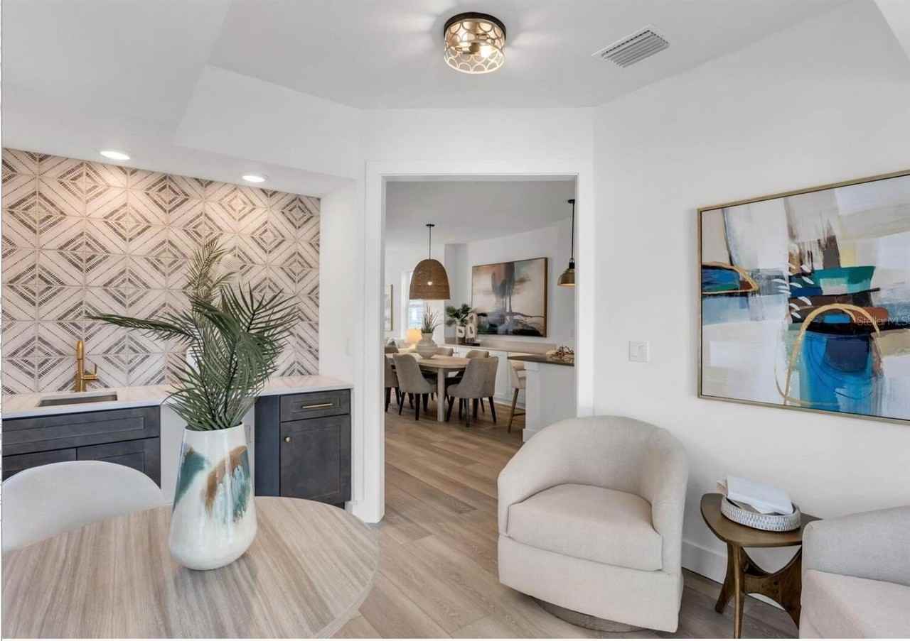 2333 W Beach St - Photo 6 of 16