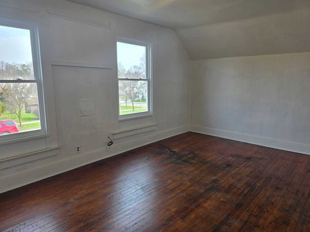 536 E Center St - Photo 7 of 14