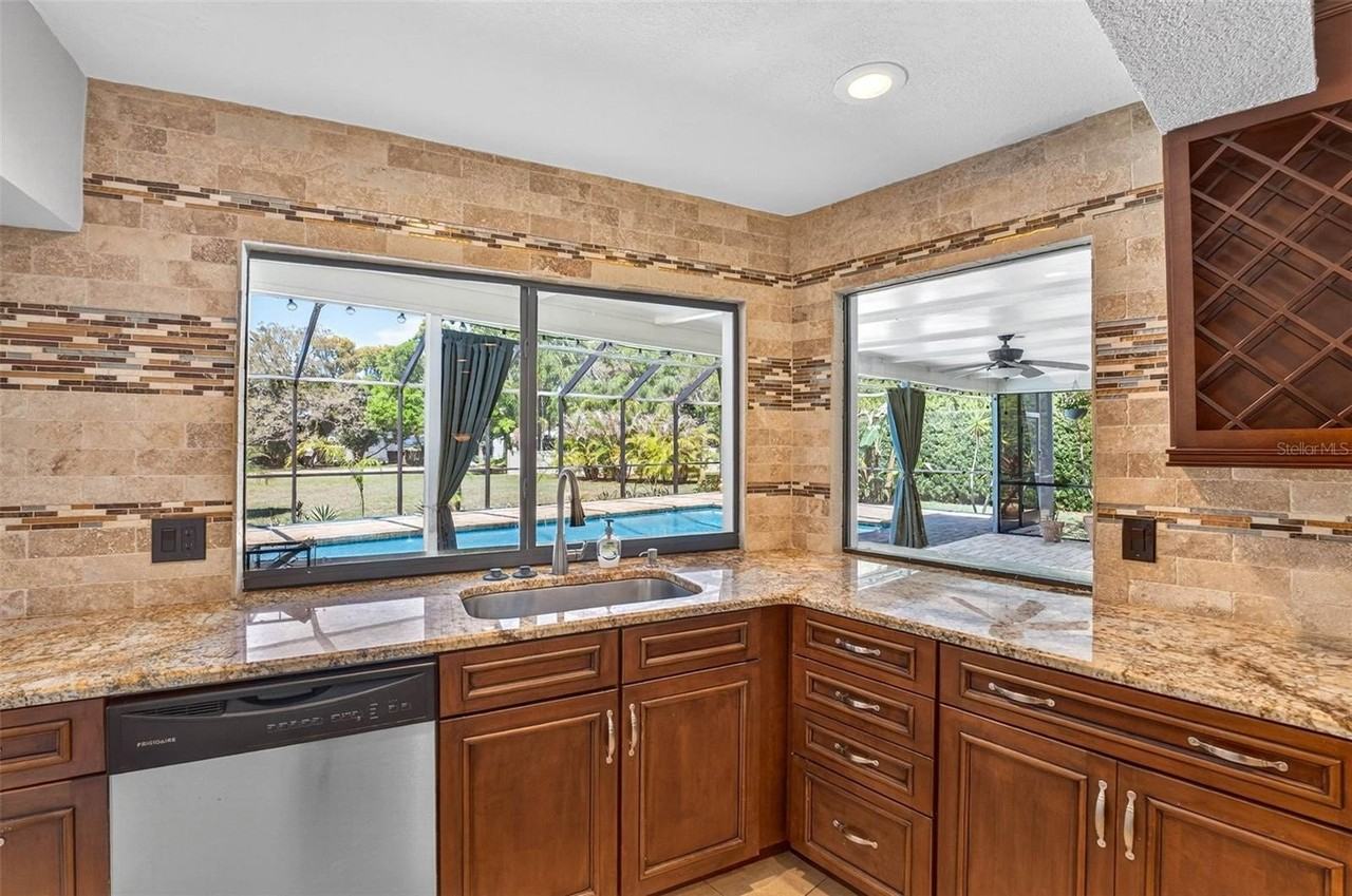 2111 Paddock Cir - Photo 6 of 50