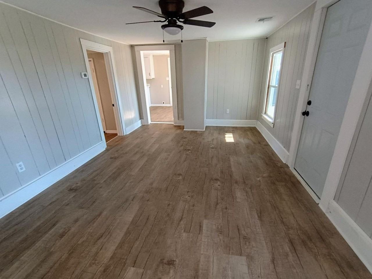 610 W 10th St - Photo 2 of 8