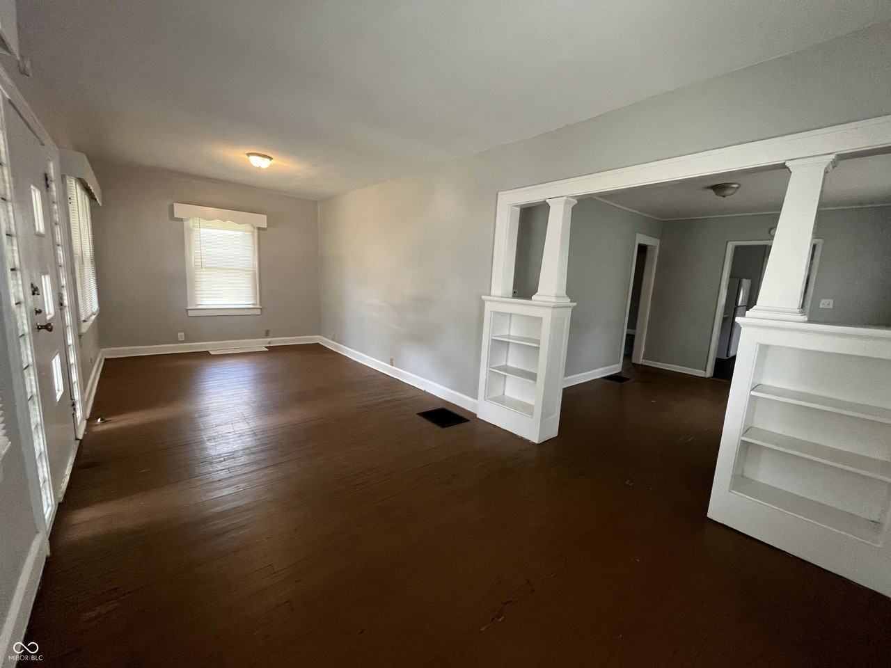 1527 N Chester Ave - Photo 4 of 22