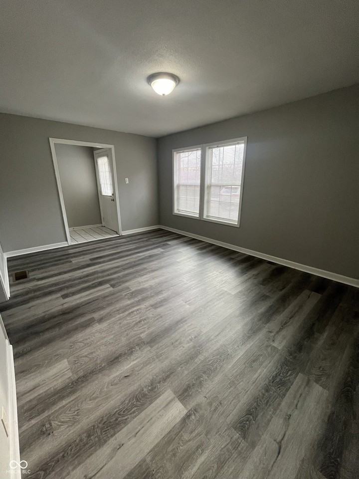 3549 N Linwood Ave - Photo 3 of 14