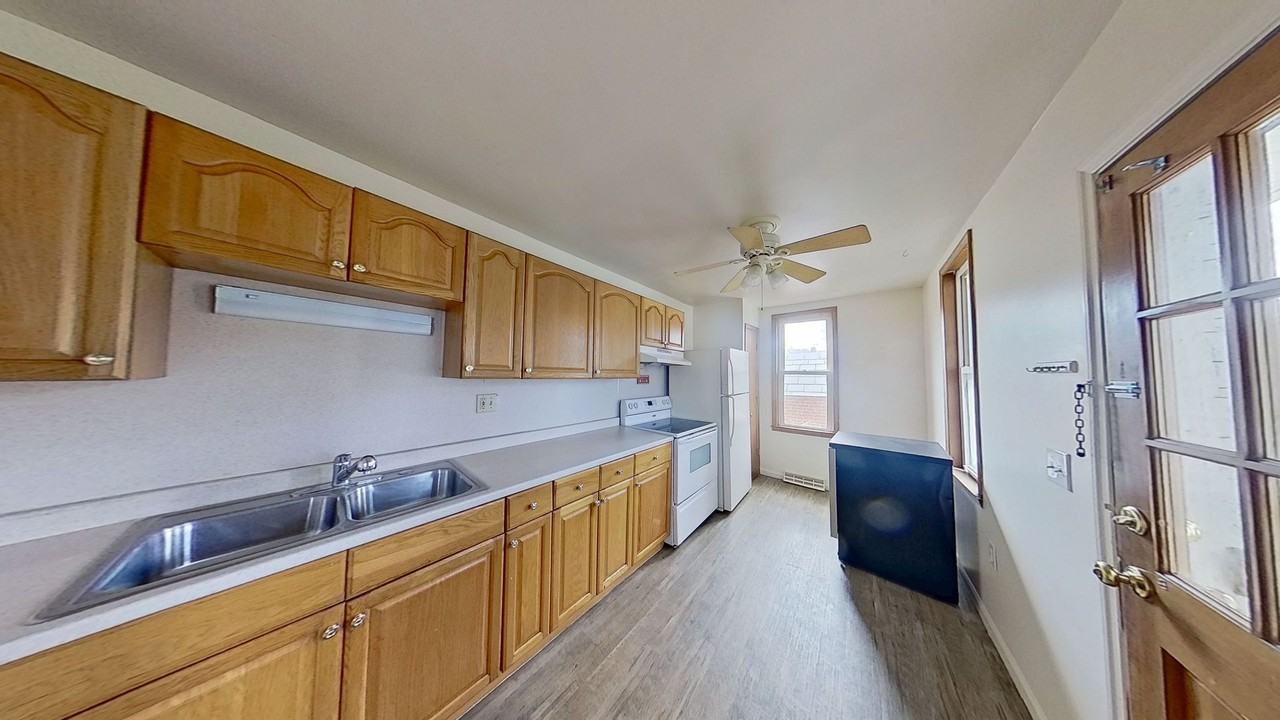 18 W High St - Photo 4 of 9