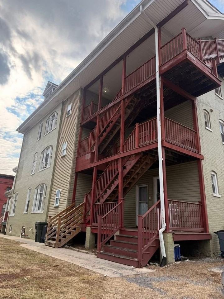 428 W Washington St - Photo 2 of 2