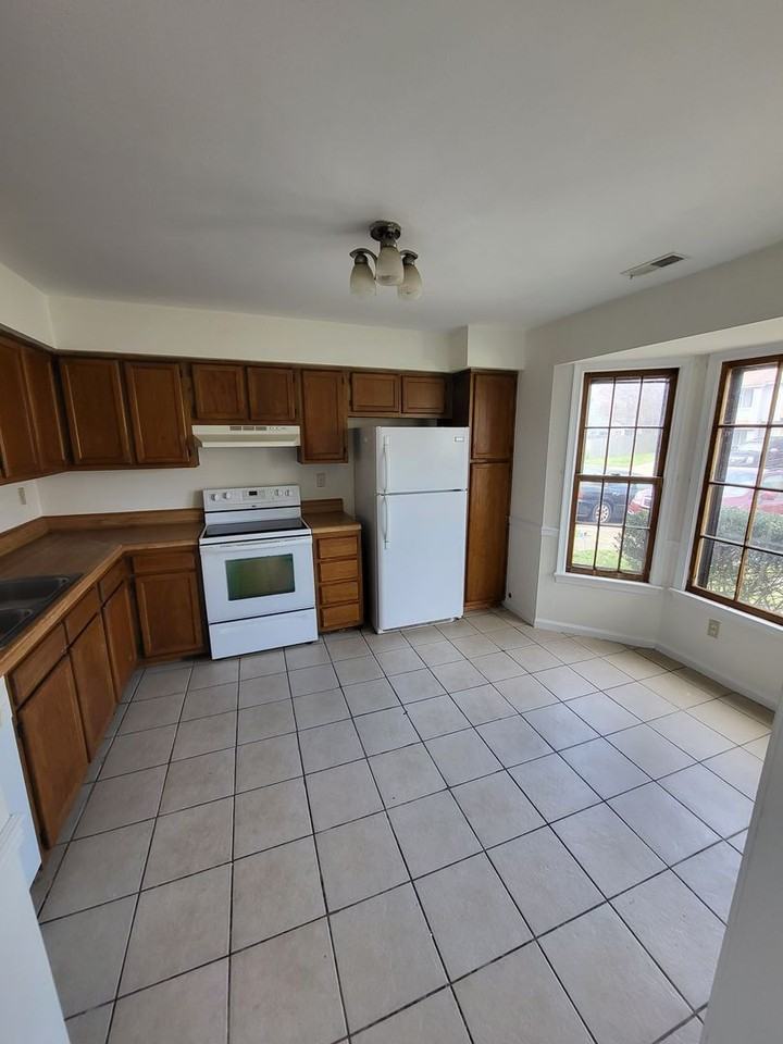 5533 Old Guard Cres - Photo 3 of 11