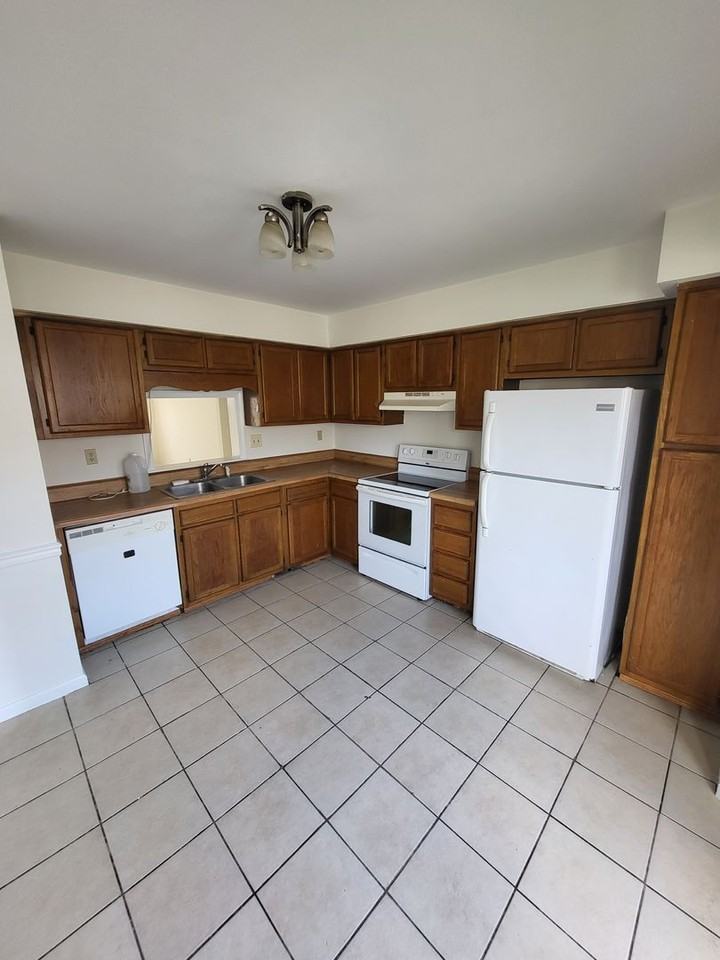 5533 Old Guard Cres - Photo 5 of 11