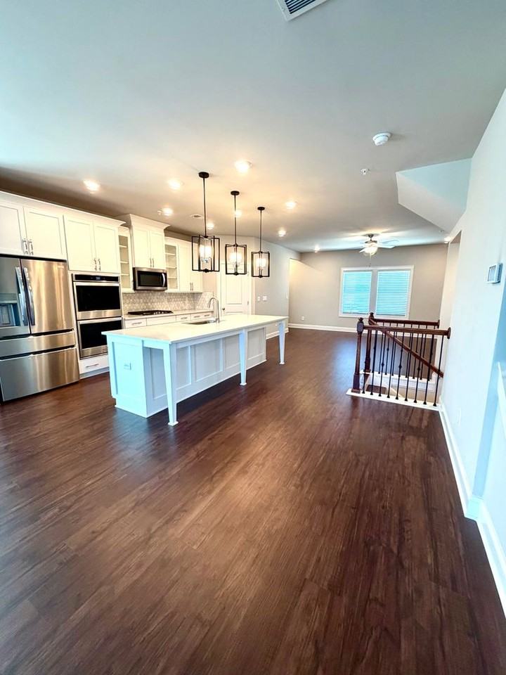 324 Lincoln St - Photo 2 of 24