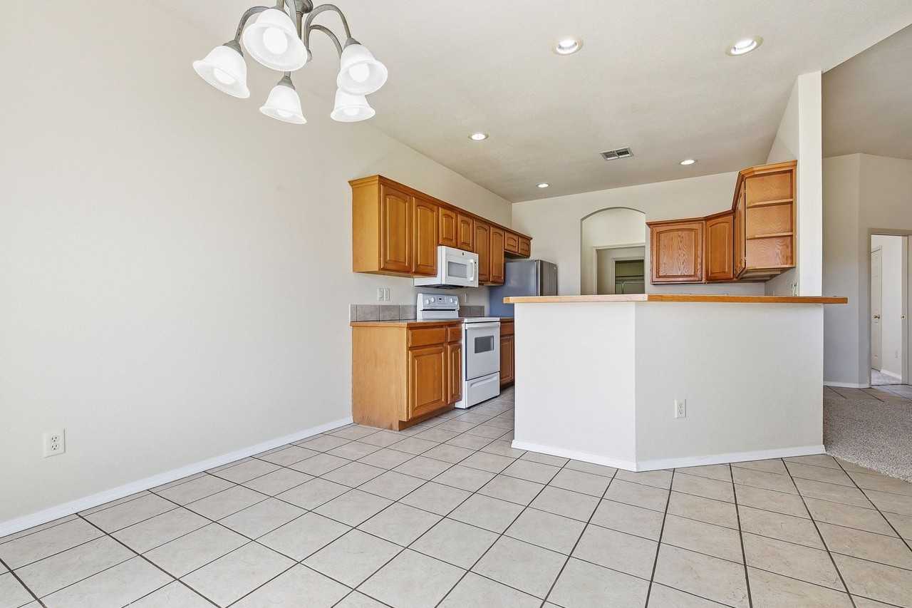 1036 San Cristo St - Photo 5 of 31